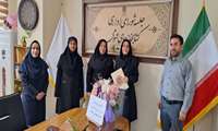 تبریک فرارسیدن هفته کتاب و خوانی با حضور خانم دکتر ریحانی مدیر شبکه و خانم دکتر شفیعیان رئیس مرکز بهداشت در دفتر خانم فزونی ریاست اداره کتابخانه های عمومی شهرستان بهار