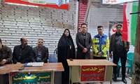 حضور  دکتر ریحانی مدیر شبکه بهداشت و درمان بهار به همراه تیم مدیریتی و کارکنان در برنامه میز خدمت شبکه بهداشت و تجمع مردمی شب ۲۶ فروردین در میدان امام خمینی شهر بهار